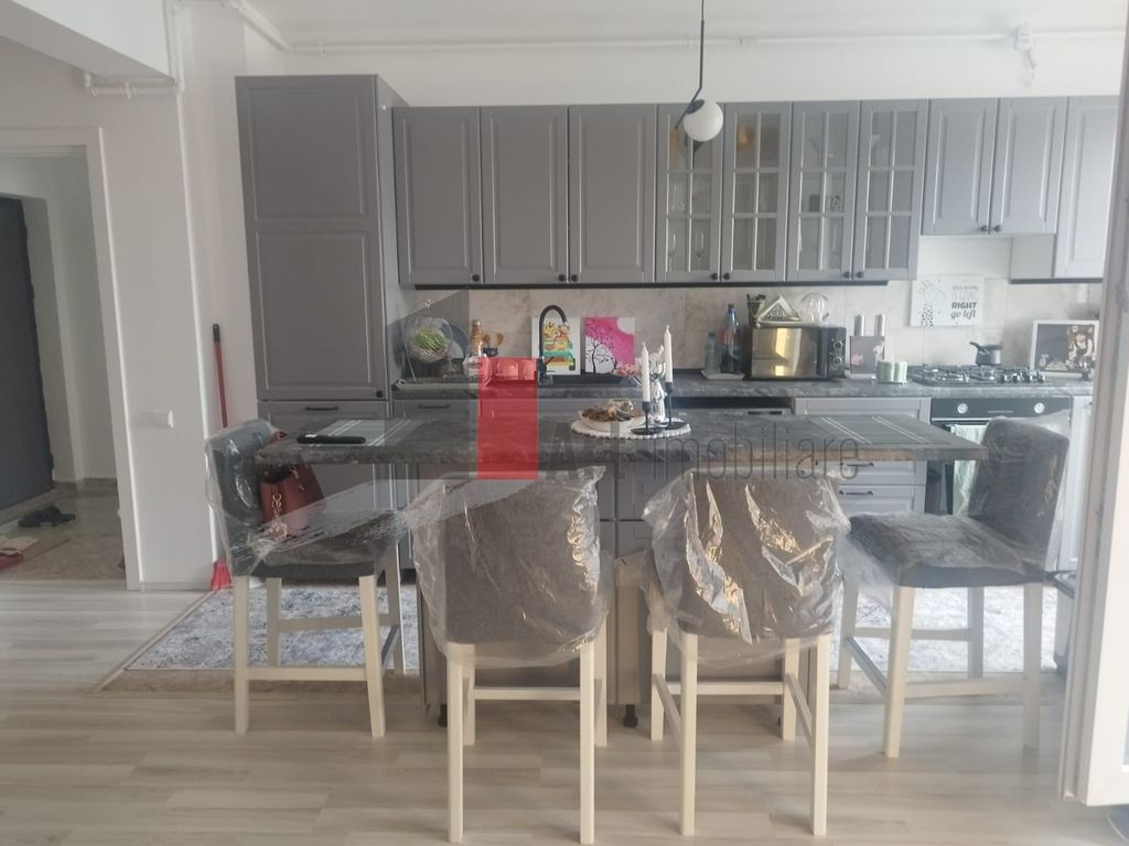 Închiriez apartament 2 camere -50mp (bloc nou) - Uvertu...