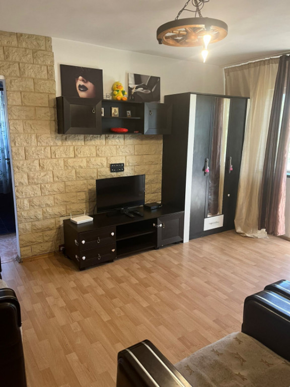 Apartament 2 camere, semidecomandat, zona Depou Craiovita