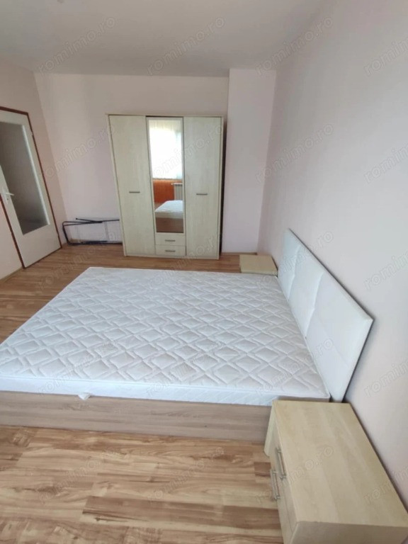 1 camera in zona Medicinei