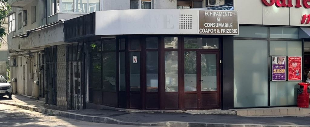 Spațiu comercial stradal de vânzare – 75 mp – Strad...