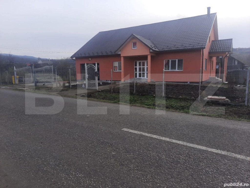 Casă de vânzare la 20 km de Bistrița – 3 camere, mobila