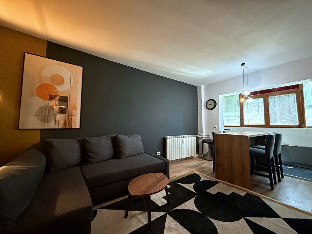 Aparatorii Patriei- bloc 1986 -etaj 4 - mobilat utilat -1 loc parcare