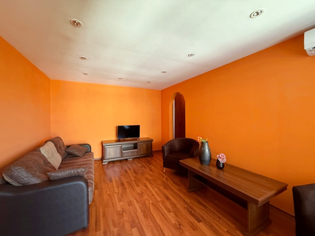 Str Brasov 11 - Plaza Mall - etaj 9/10 - bloc 1980 - renovat