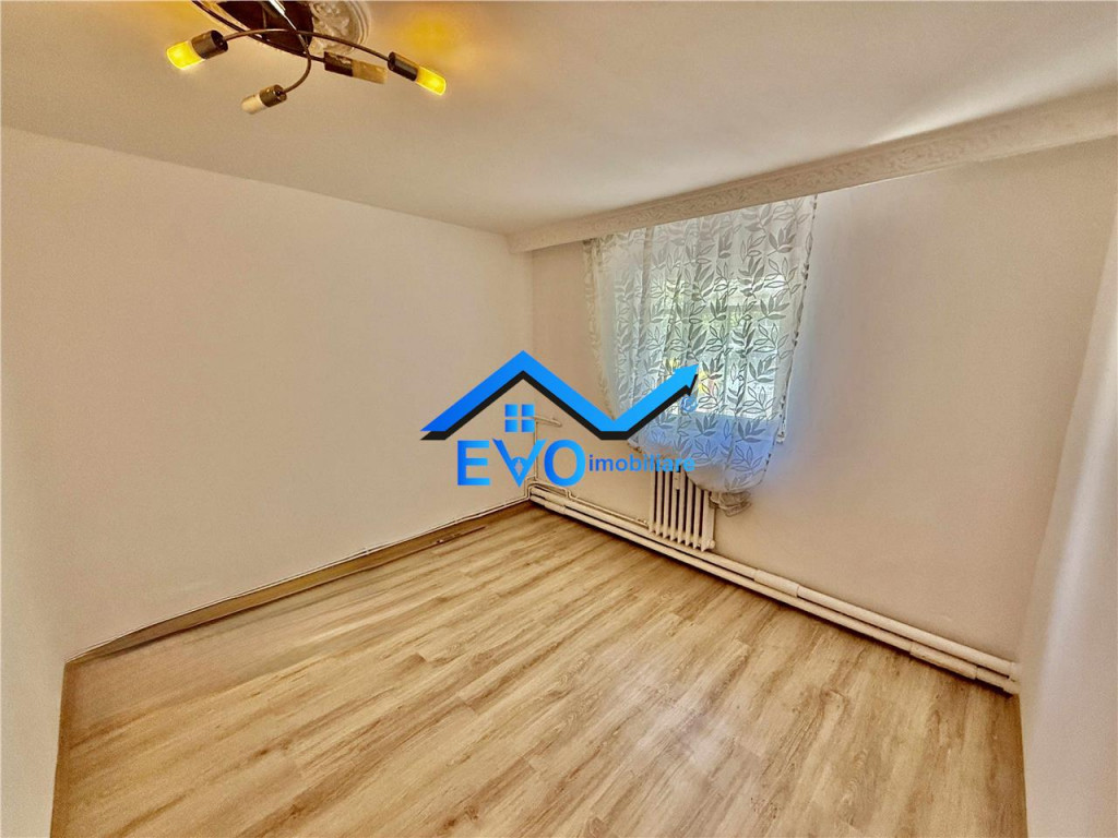 Garsoniera, de , decomandata, parter, 24mp, Bd. Poitiers