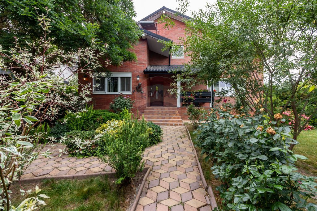 Vila 8 camere si 1.000 mp de teren in Corbeanca