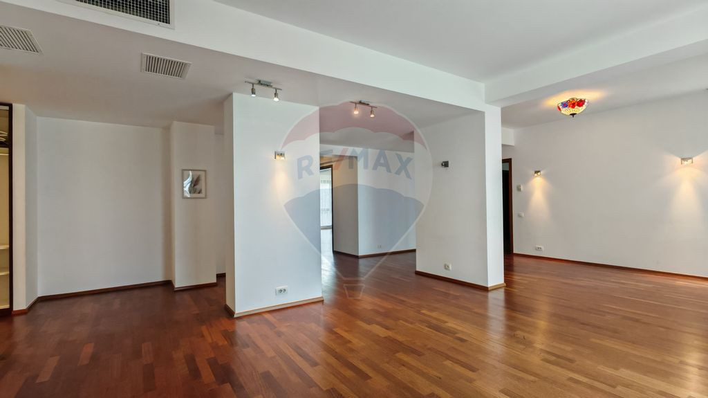 Apartament spațios de închiriat I 4 camere I Zona Ambas...