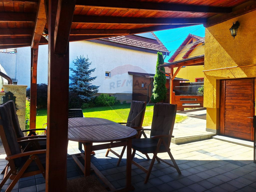 Vilă moderna cu gradina frumoasa, in zona Trei Stejari