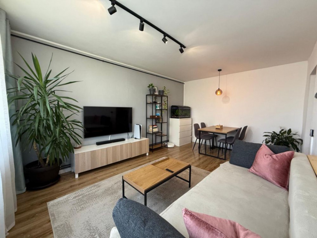 Apartament de 4 camere Rahova ( Cu Centrala )