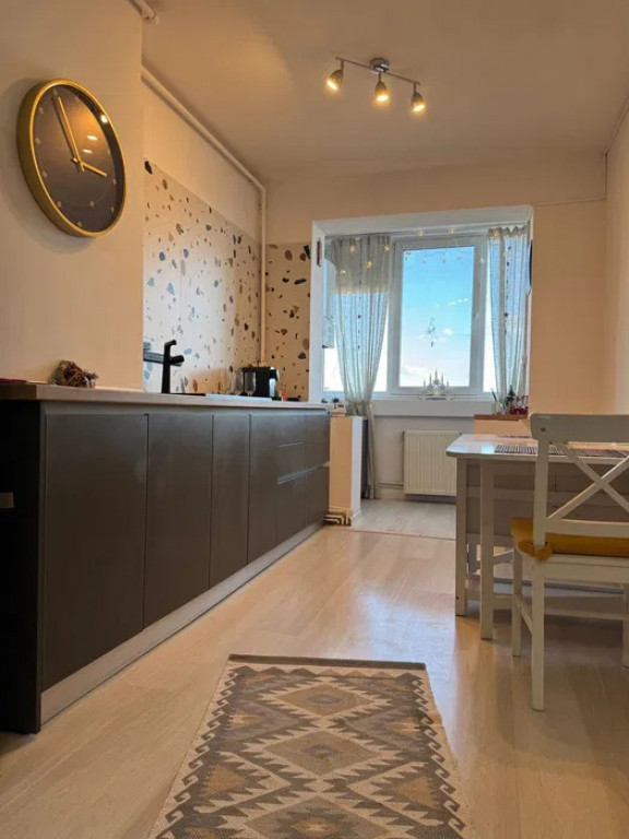 Apartament 2 camere, semidecomandate, zona Garii.