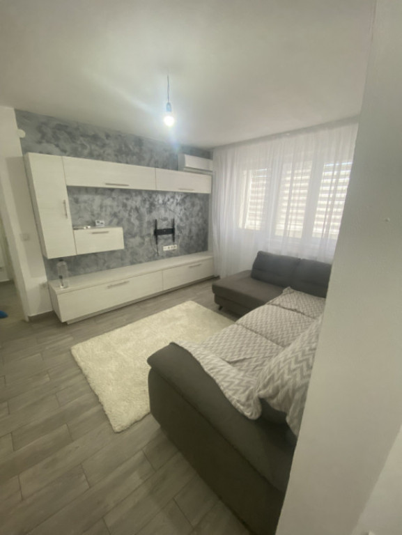 Apartament 2 camere la et 1/4 langa Biserica Mare