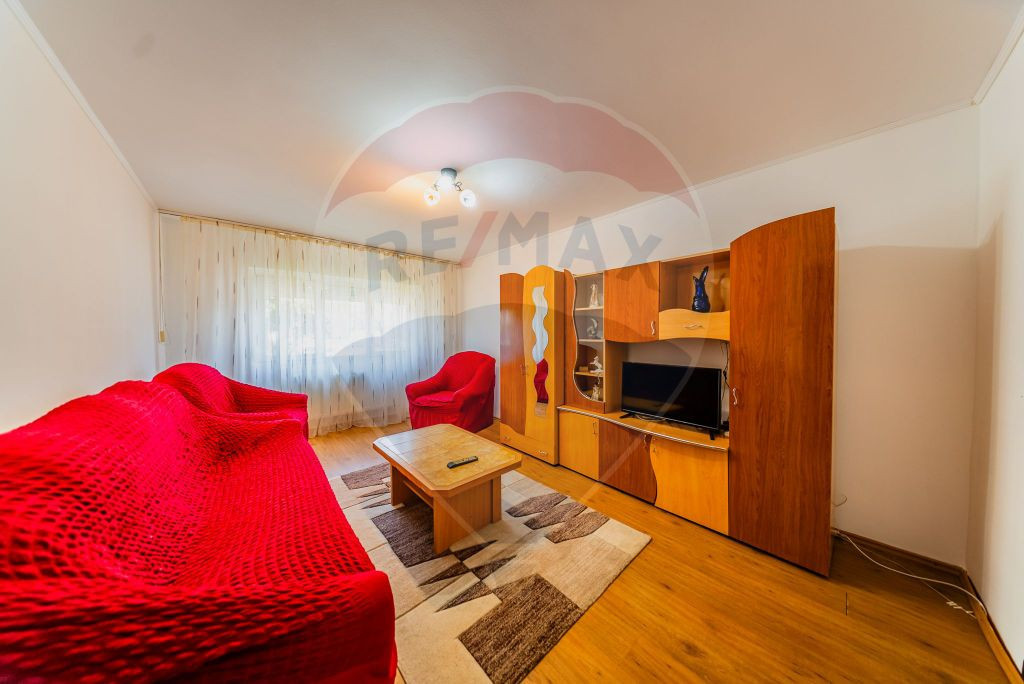 Apartament cu 3 camere de închiriat în zona Intim