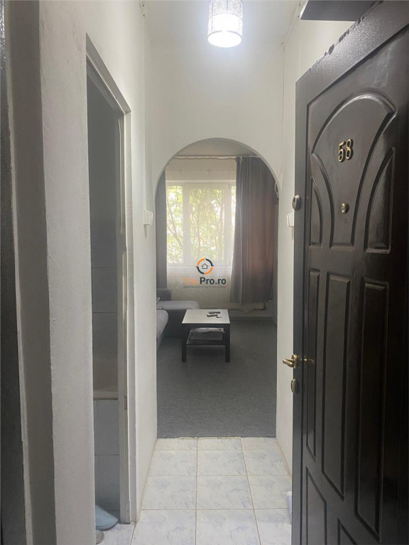 Garsoniera de etaj 3 zona Lipovei