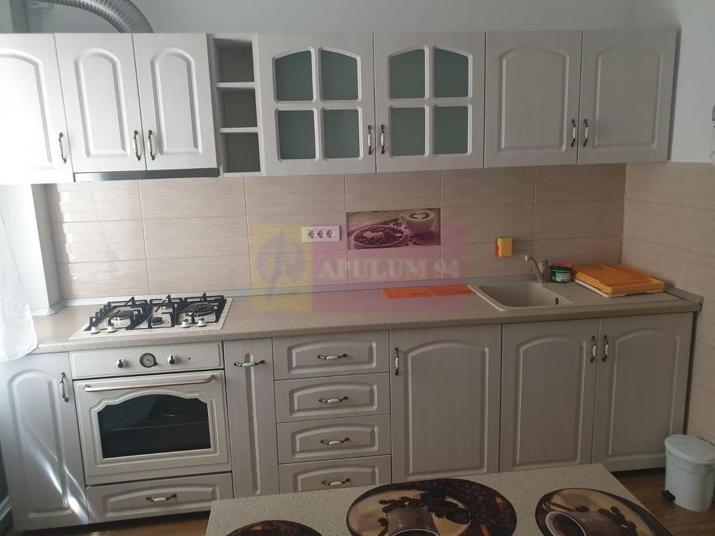 Vanzare apartament 4 camere, zona Mall Vitan, decomandat