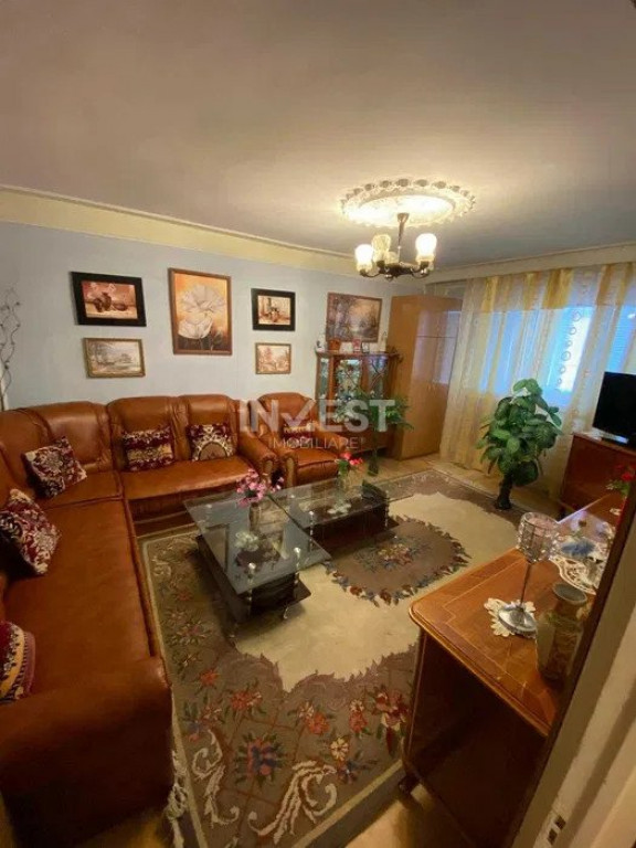 Apartament de vanzare cu 4 camere in zona Mircea cel Batran