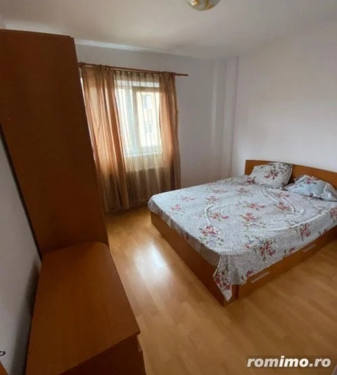 2 camera in zona Aradului