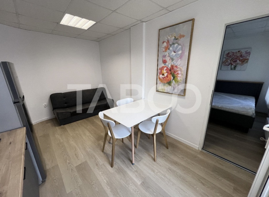 Apartament de inchiriat cu 2 camere curte interioara zona De