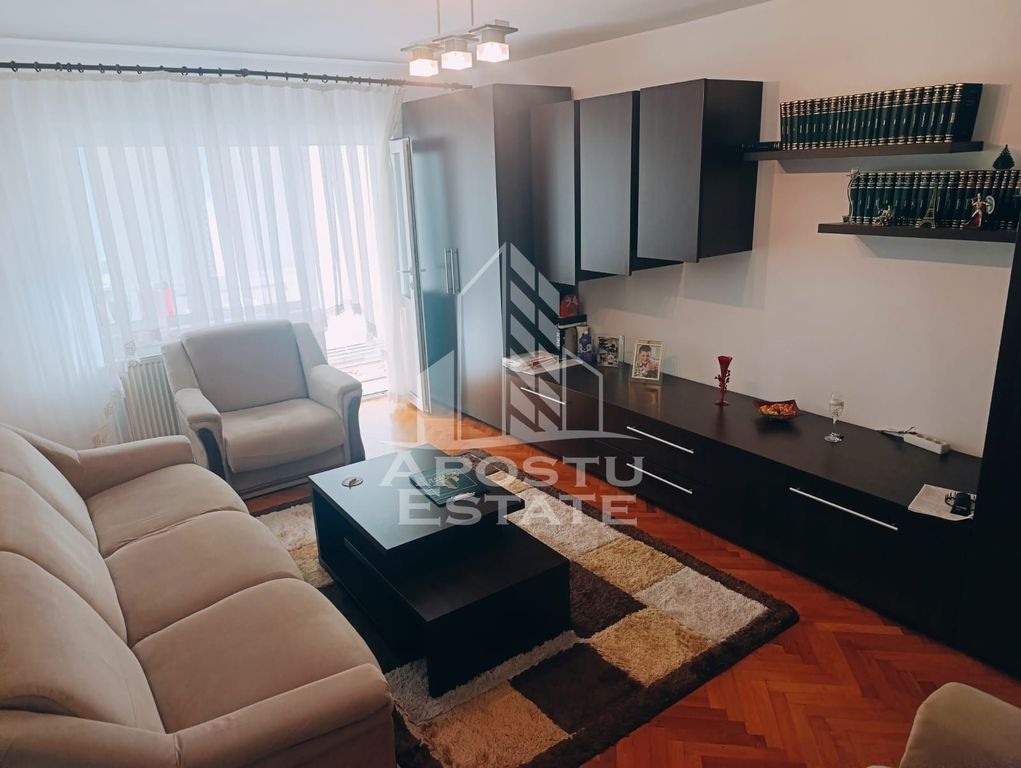Apartament cu 3 camere, zona Mehala, Centrala Proprie