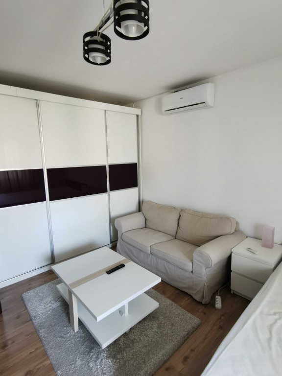 Vitan mall decomandat etaj 6