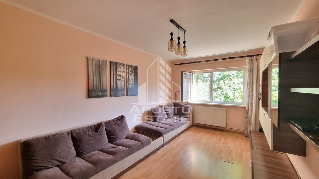 Apartament 3 camere, decomandat, centrala proprie, zona L...