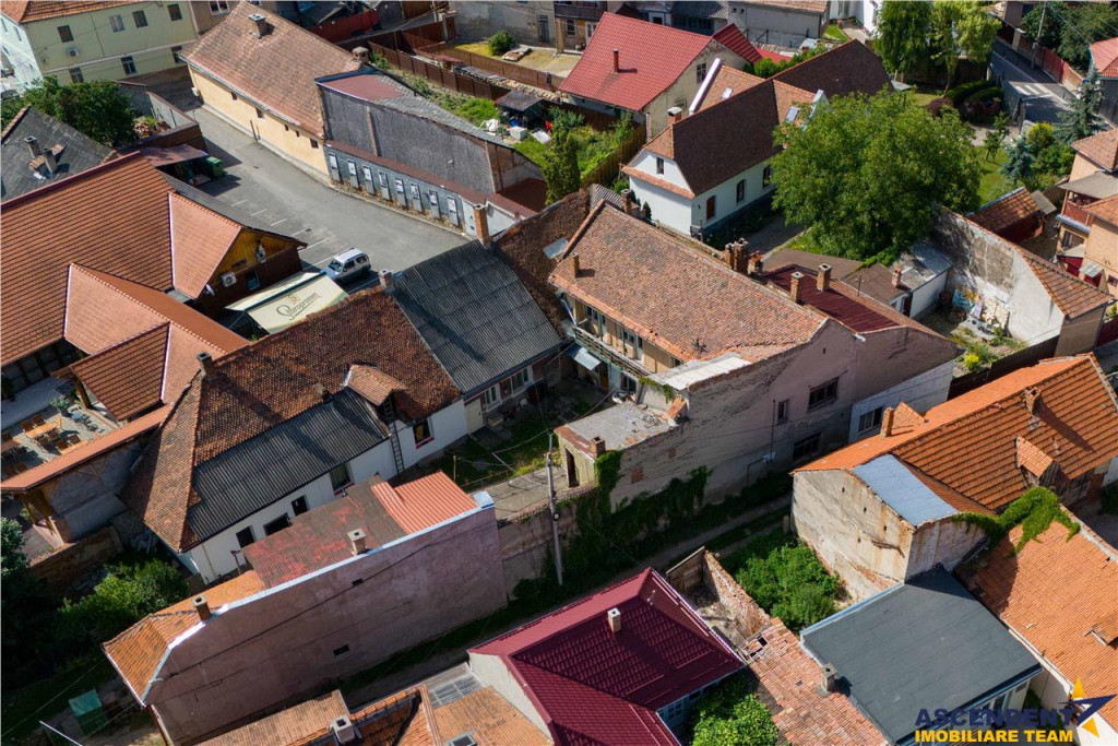 Casa in inima orasului Targu Secuiesc, deschidere oportunita