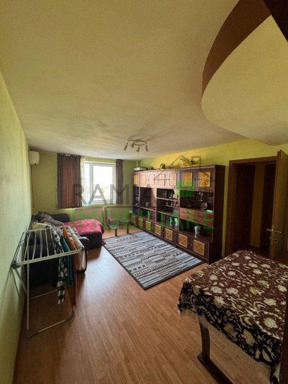 Apartament 3 Camere de Vânzare – Calea București.