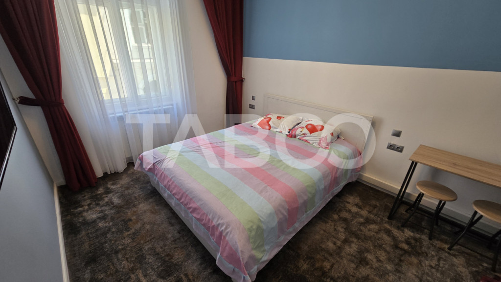 Garsoniera de inchiriat la curte Centrul Istoric mobilata ut