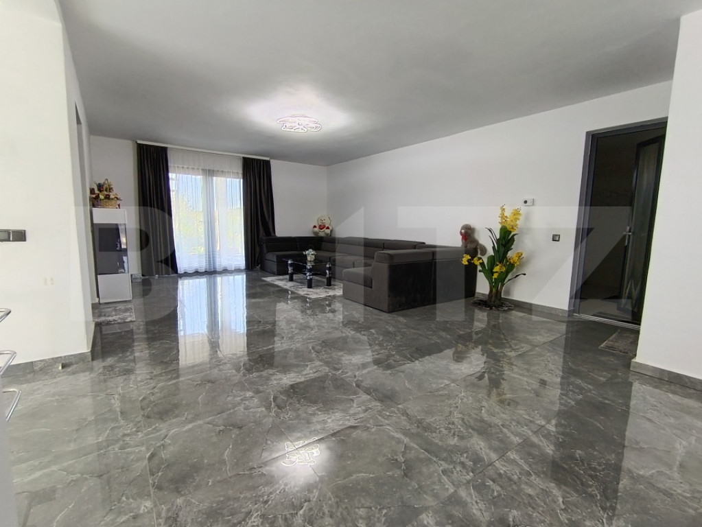 Casa cu 4 camere mobilata și utilata în suprafață de 237