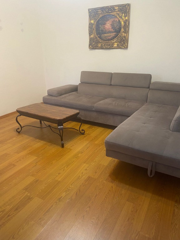 Imobil- 2 corpuri de casa cu 5 camere, zona TROCADERO