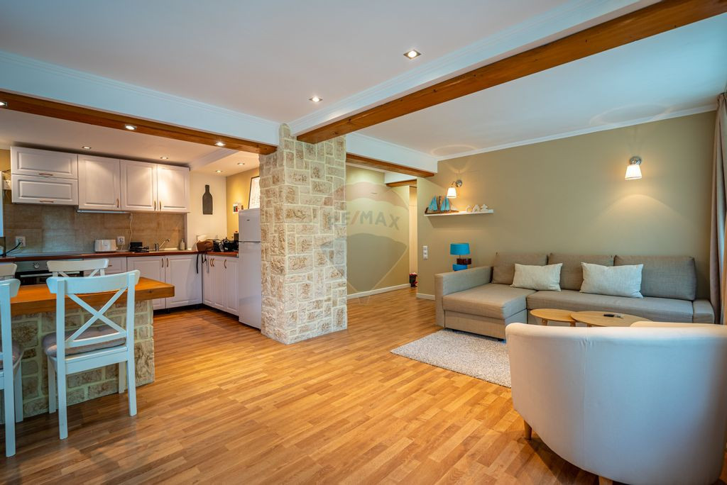 Apartament de Lux | Curte Privată, Garaj | Priveliște S...