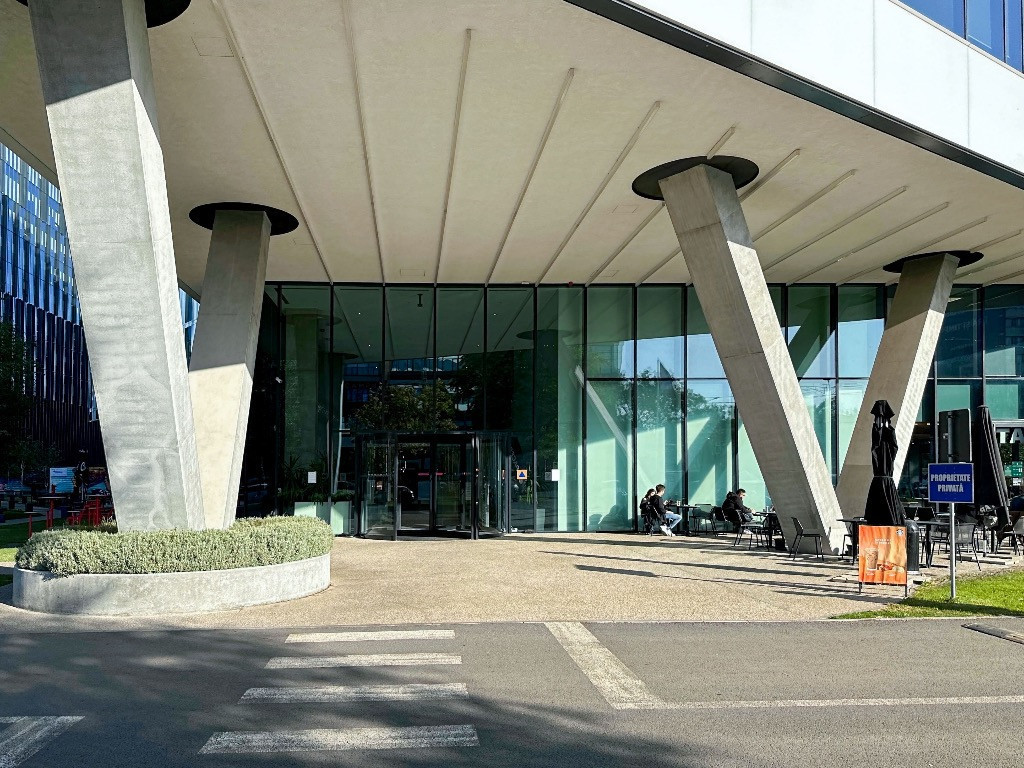 Rezervați un loc de muncă rezervat în colaborare, în Spaces Campus 6