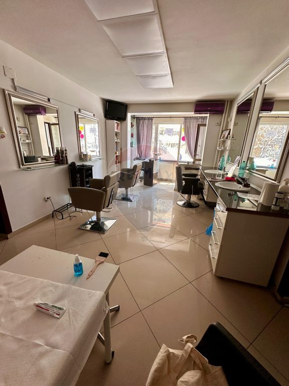 DE VANZARE Spațiu comercial de 60mp în zona Teiul Doamn...