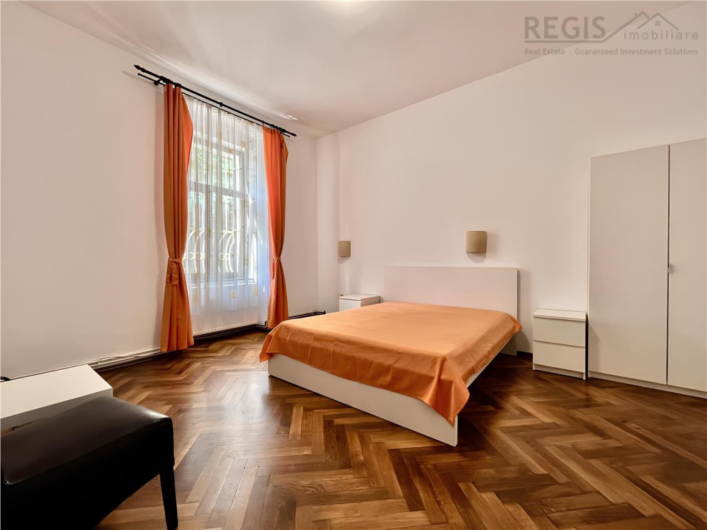 Garsoniera langa Primarie cu Terasa la 950 m Piata Sfatului