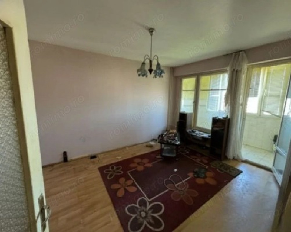 1 camera in zona Aradului