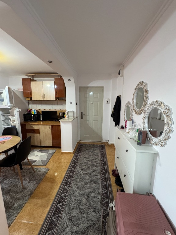 Vand apartament cu 2 camere