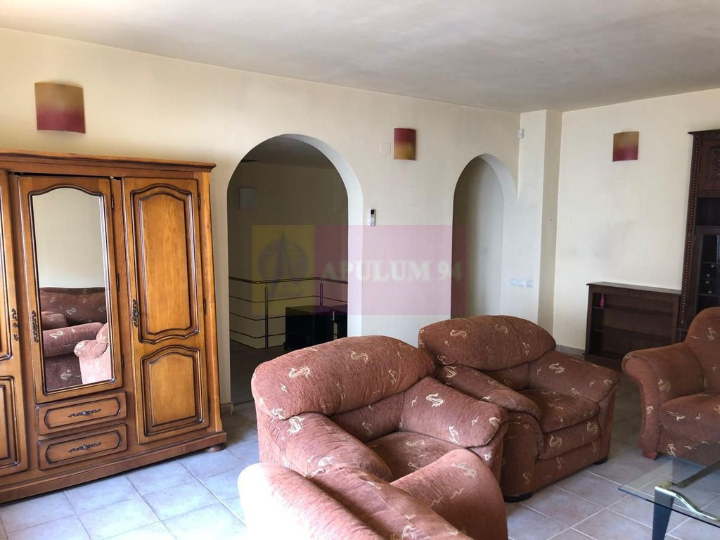 Vila fix Parcul Tineretului P+1 ~190mp curte locuri de pa...