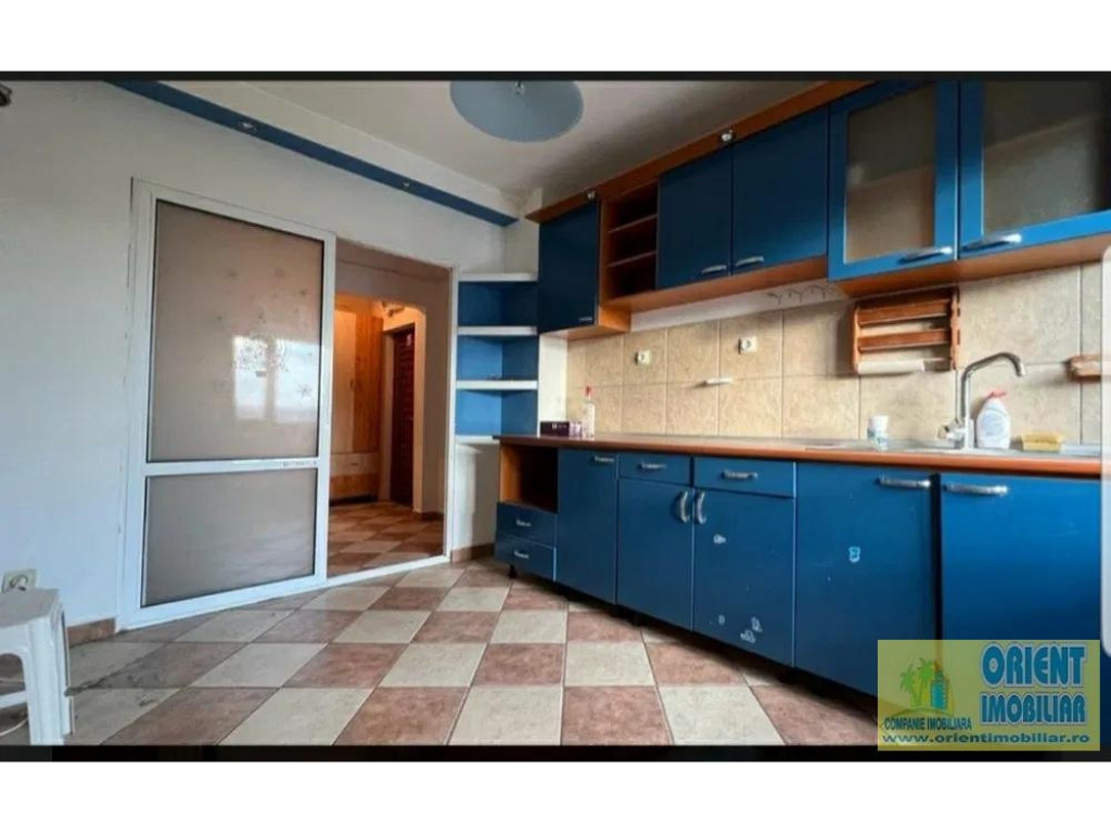 Apartament de vanzare, 3 camere, decomandat, Dacia