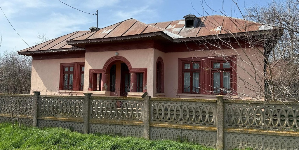 Calarasi – Dor Marunt, casa 4 camere din caramida, 2550 mp