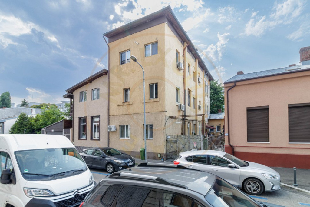 3 camere in vila interbelica Risc 2