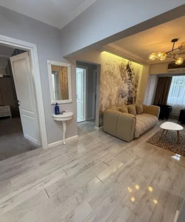 Apartament 4 camere de vanzare, situat in zona Inel II-Cons