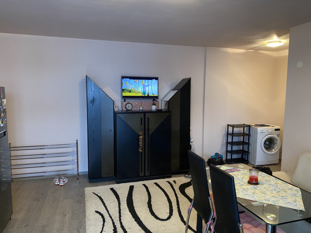 Ap nou 3 camere doamna stanca cu balcon si parcare
