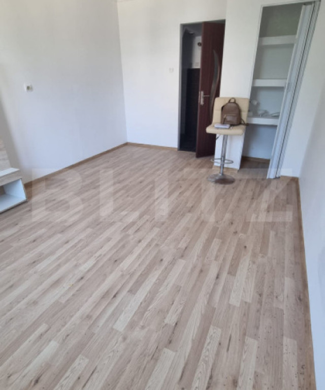 Garsoniera de vanzare, 20 mp utili, etaj 1, zona Closca