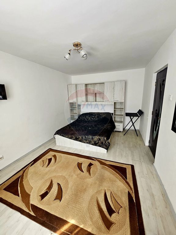 Garsonieră de închiriat – Parter, mobilată și utila...