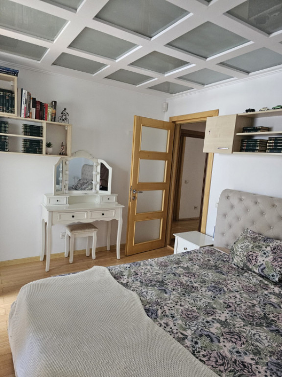 Apartament 4 camere zona Trocadero