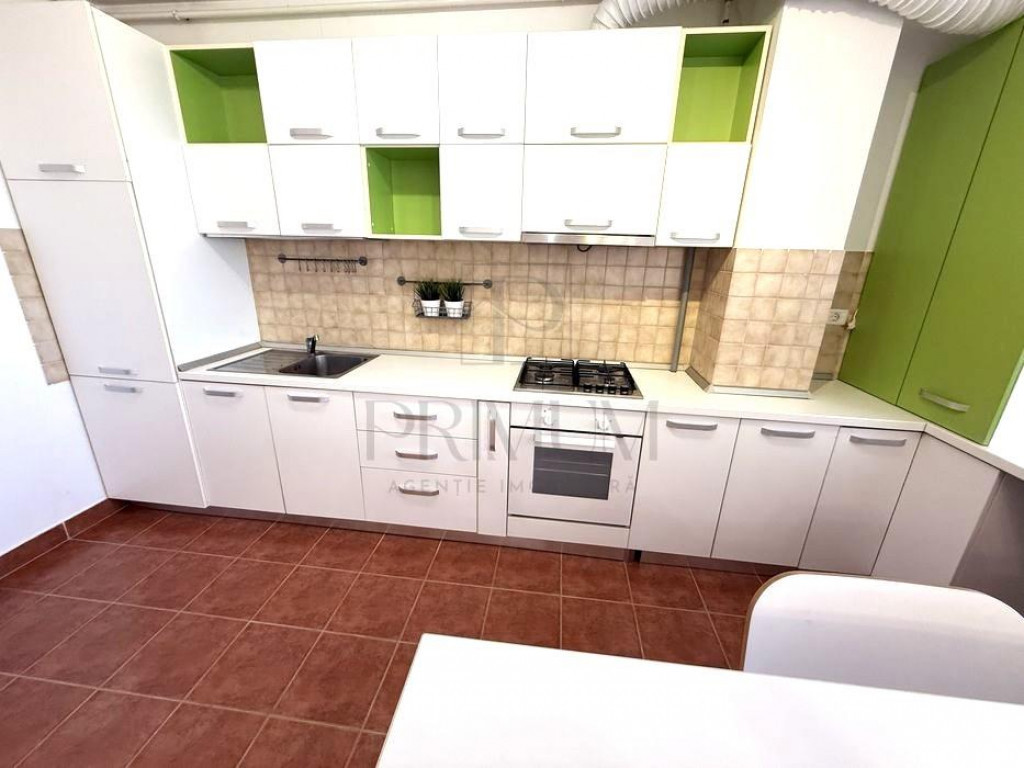 Apartament Spatios - Centrala Proprie - Bloc Nou - Lift - Zo