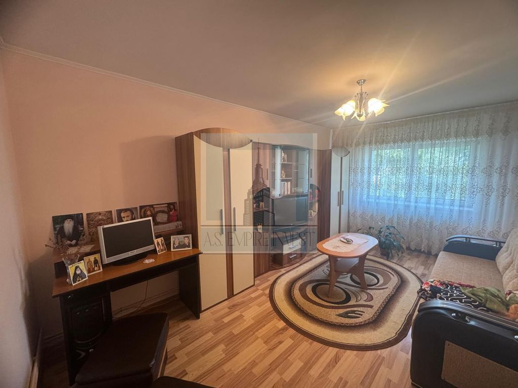 Apartament 2 camere decomandat - zona Scriitorilor