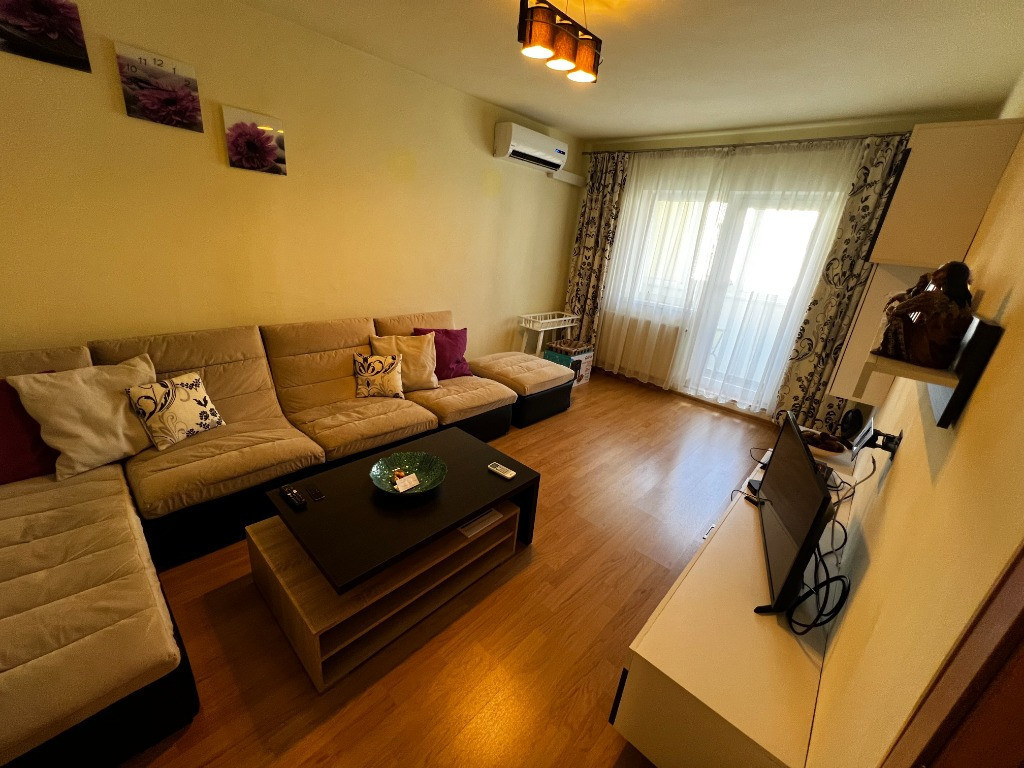 VAND apartament 4 camere decomandat, et,3,renovat,zona Vasile Aaron