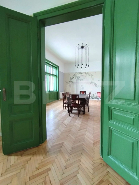 Apartament de vanzare, cu 3 camere, 100 mp, zona centrala