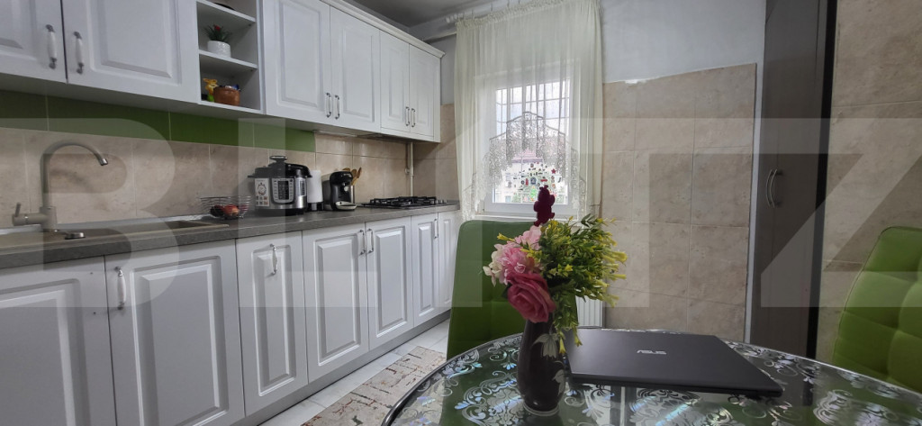 Apartament de vanzare, cu 3 camere, 67 mp, zona Bucovina