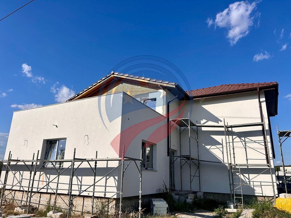 Vilă cu 4 camere de vânzare in Craiova