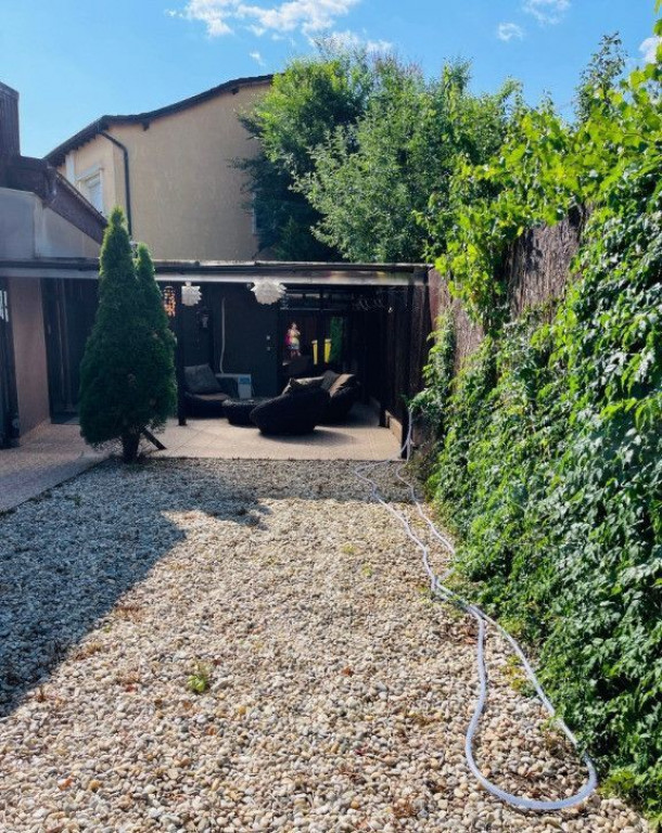 Casa langa Statia de Metrou Aparatorii Patriei - 136mp +c...